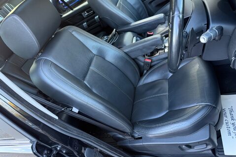 Land Rover Discovery SDV6 LANDMARK - REAR ENTERTAINMENT - PAN ROOF -DIGITAL TV - TOWBAR 40