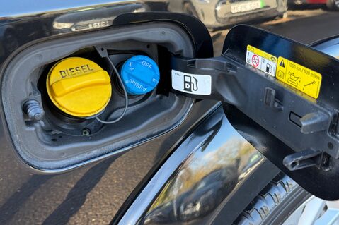 Land Rover Discovery SDV6 LANDMARK - REAR ENTERTAINMENT - PAN ROOF -DIGITAL TV - TOWBAR 72