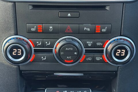 Land Rover Discovery SDV6 LANDMARK - REAR ENTERTAINMENT - PAN ROOF -DIGITAL TV - TOWBAR 51