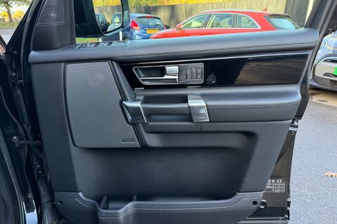 Land Rover Discovery SDV6 LANDMARK - REAR ENTERTAINMENT - PAN ROOF -DIGITAL TV - TOWBAR 43