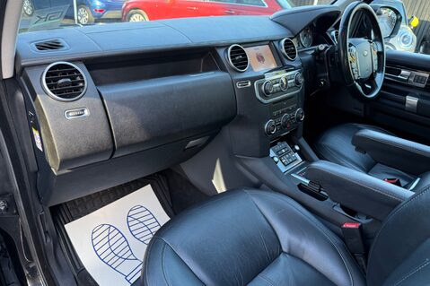 Land Rover Discovery SDV6 LANDMARK - REAR ENTERTAINMENT - PAN ROOF -DIGITAL TV - TOWBAR 26