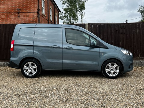 Ford Transit Courier LIMITED 9