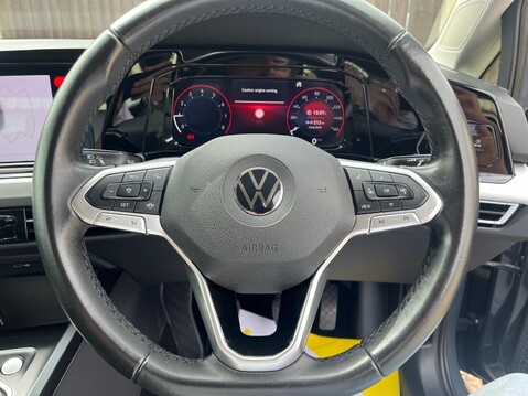 Volkswagen Golf LIFE TSI 28