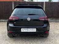 Volkswagen Golf R 11