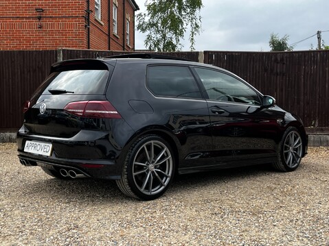 Volkswagen Golf R 10