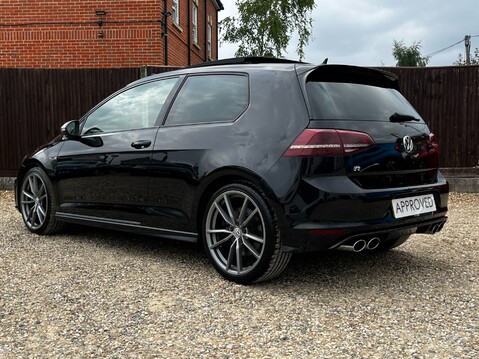 Volkswagen Golf R 12