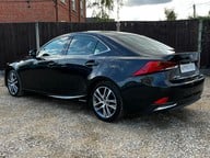 Lexus Is 300H 9