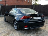 Lexus Is 300H 10