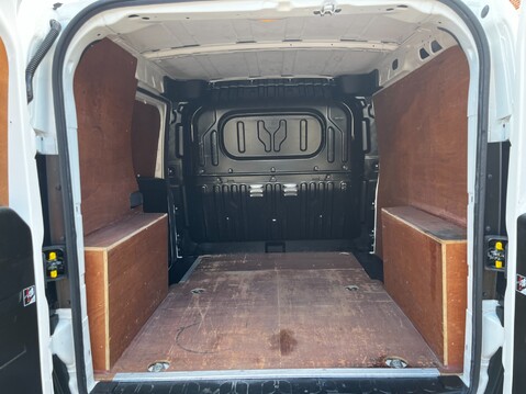 Vauxhall Combo L1H1 2000 CDTI 29