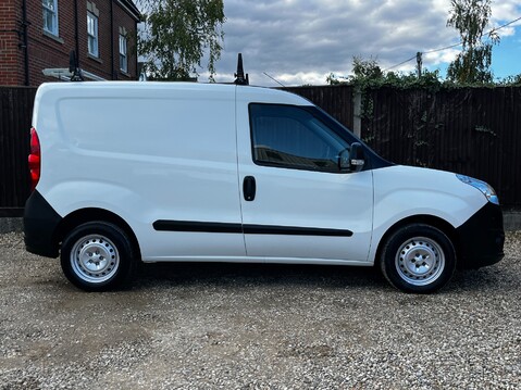 Vauxhall Combo L1H1 2000 CDTI 9