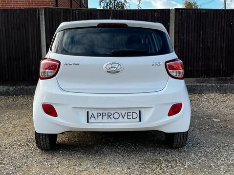 Hyundai i10 PREMIUM 8