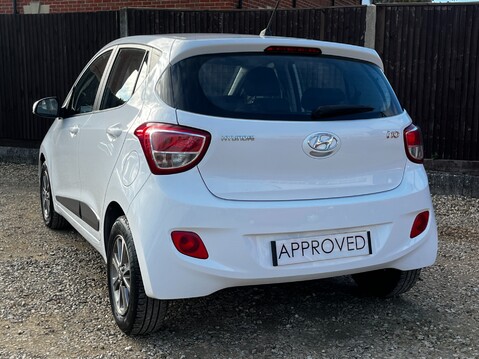 Hyundai i10 PREMIUM 13