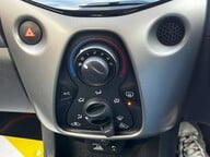 Toyota Aygo VVT-I X-PLAY 33