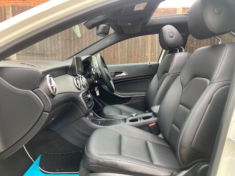 Mercedes-Benz GLA Class GLA220 CDI 4MATIC SPORT PREMIUM PLUS