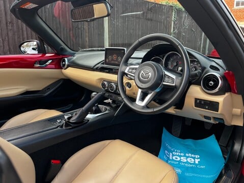 Mazda MX-5 SPORT NAV 23