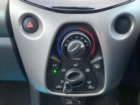 Toyota Aygo VVT-I X-PLAY X-SHIFT 42