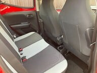 Toyota Aygo VVT-I X-PLAY X-SHIFT 31