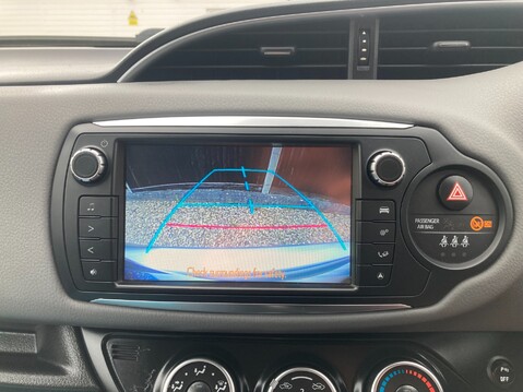 Toyota Yaris VVT-I ICON M-DRIVE S 2