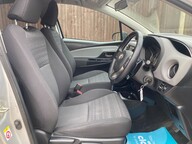 Toyota Yaris VVT-I ICON M-DRIVE S 23
