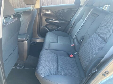 Honda Civic I-VTEC SE PLUS NAVI 28