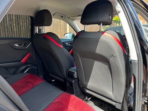 Audi Q2 TFSI SPORT 28