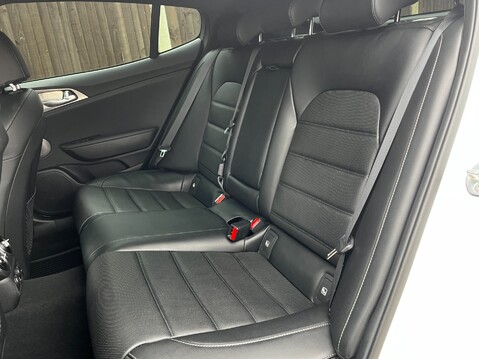 Kia Stinger GT S ISG 27