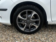 Toyota Yaris HYBRID TREND 14