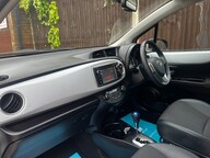 Toyota Yaris HYBRID TREND 19