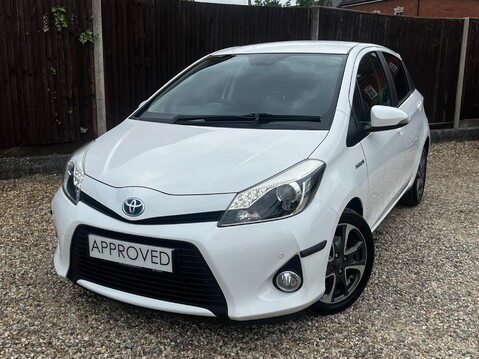 Toyota Yaris HYBRID TREND 11