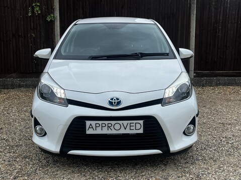 Toyota Yaris HYBRID TREND 3