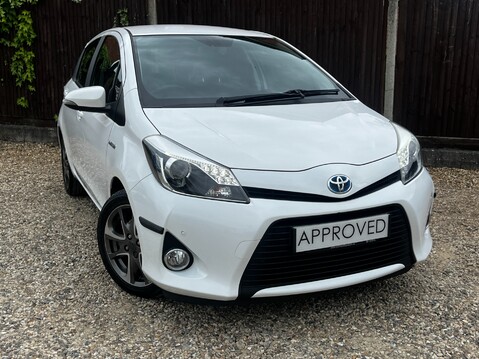 Toyota Yaris HYBRID TREND 10