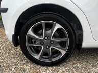 Toyota Yaris HYBRID TREND 16