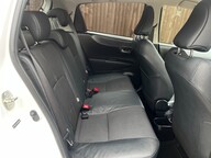 Toyota Yaris HYBRID TREND 27