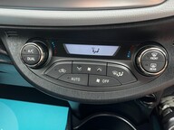 Toyota Yaris HYBRID TREND 34