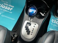 Toyota Yaris HYBRID TREND 35