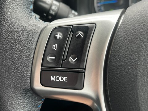 Toyota Yaris HYBRID TREND 38