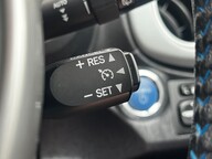 Toyota Yaris HYBRID TREND 42