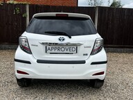 Toyota Yaris HYBRID TREND 8