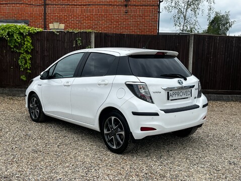 Toyota Yaris HYBRID TREND 9