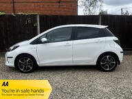 Toyota Yaris HYBRID TREND 1