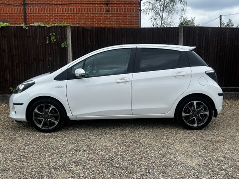Toyota Yaris HYBRID TREND 5