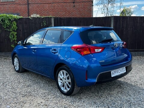 Toyota Auris ICON DUAL VVT-I 9
