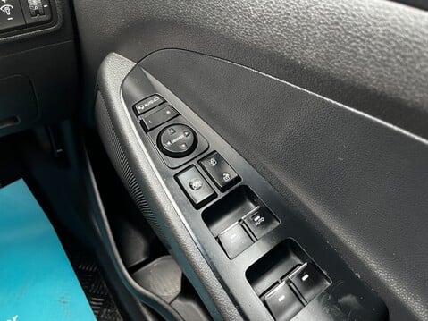 Hyundai TUCSON CRDI SE NAV 31
