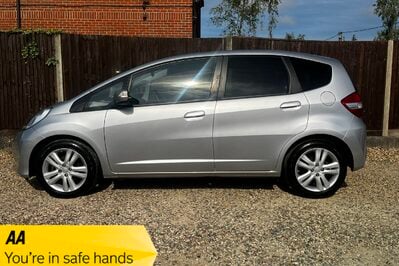 Honda Jazz I-VTEC ES PLUS