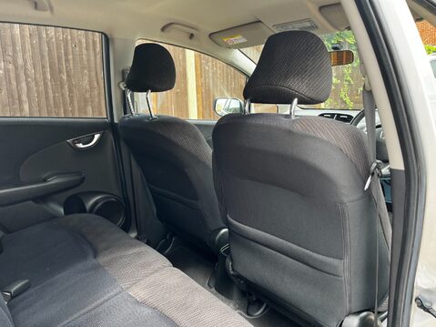 Honda Jazz I-VTEC ES PLUS 25