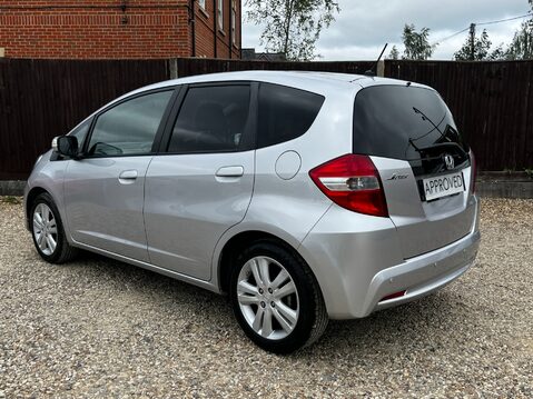 Honda Jazz I-VTEC ES PLUS 9