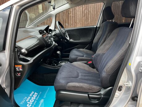 Honda Jazz I-VTEC ES PLUS