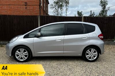 Honda Jazz I-VTEC ES PLUS