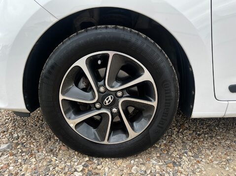 Hyundai i10 PREMIUM 15