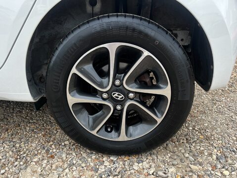 Hyundai i10 PREMIUM 16